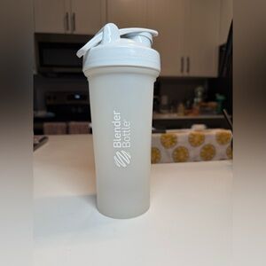 BlenderBottle White Shaker Cup